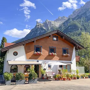2* Bed & Breakfast Gaestehaus Edlhuber